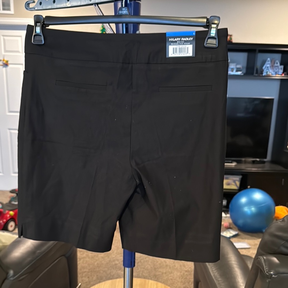 Hilary Radley NWT Black pull up Bermuda Shorts. Size Large - Picture 2 of 5
